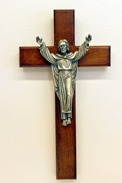 Risen Christ Crucifix